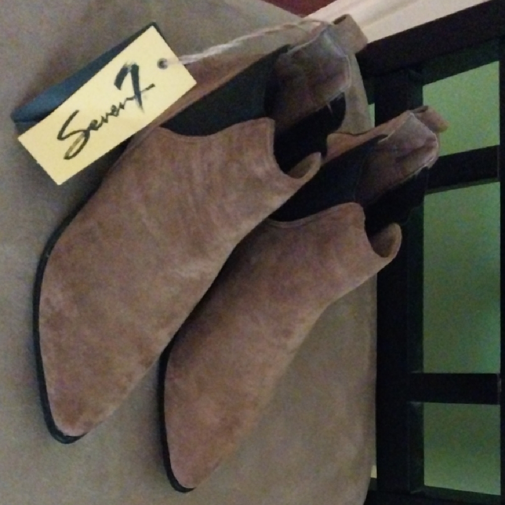 NEW Seven7 Women's Tan Suede Boots